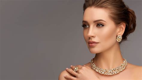 Women's Luxury Jewelry .